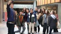 ORHAN TAVLı - Troya Müzesi'ne 'Müzede Selfie Günü' Akını