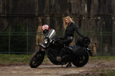 Ünlü Oyuncu Wilma Elles'ten Motosiklette Güvenli Sürüş Uyarısı
