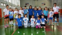 İSMET ÖZEL - Yunusemre'de Badminton Çalışmaları Devam Ediyor