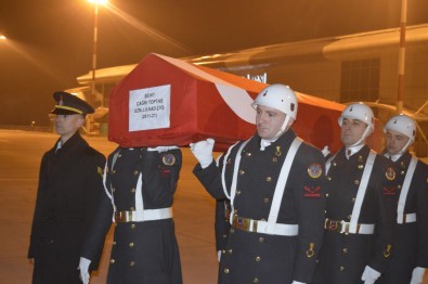Ağrı'da Şehit Olan Askerin Cenazesi Baba Ocağına Uğurlandı