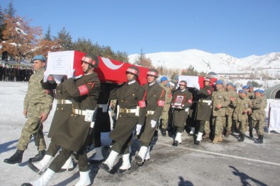 Hakkari'de Eğitim Kazasında Şehit Olan Askerler İçin Tören Düzenlendi