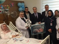 SEZARYEN DOĞUM - Hastanenin İlk Bebeğine Başkan Çetin'den Hediye