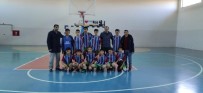 ŞAMPIYON - Köy Okulu Öğrencileri Futsalda Şampiyon Oldu