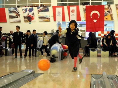 Öğrenciler Hayatlarında İlk Kez Deniz Gördü, Bowling Oynadı