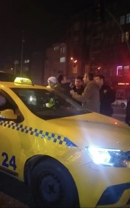 (Özel) Beyoğlu'nda Taksici Kendini Emniyet Kemerini Kilitleyip Polise Direndi