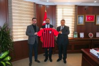 REKTÖR - Rektör Şevli'ye Van Spor FK Forması