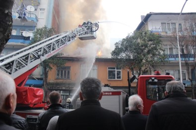 Afganistanlı Ailenin Yaşadığı Ev Alev Alev Yandı