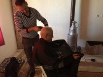 Aslanapa'da Yaşlı Ve Engelli Vatandaşlara Evde Traş Hizmeti