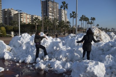 Büyükşehir Belediyesinden Mersinlilere Kar Sürprizi