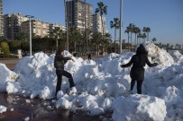 KAR YAĞıŞı - Büyükşehir Belediyesinden Mersinlilere Kar Sürprizi