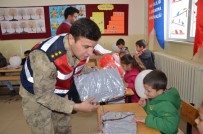 AHMET TEMIZ - Çocuklardan Karne Dağıtan Mehmetçik'e Asker Selamı