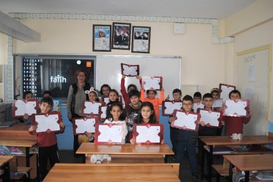 Eğirdir'de 4 Bin 550 Öğrenci Karne Aldı