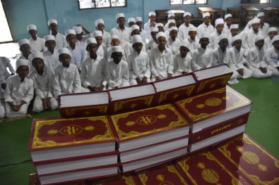 Hindistan'da Yerel Halka 5 Bin Malalayamca Mealli Kur'an-I Kerim Dağıtıldı