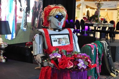 Kına Gecelerinde 'Robotlu' Eğlence