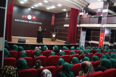 'Kur'an Halkaları Kardeşlik' Konferansı Düzenlendi