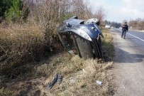 ŞEREFIYE - Lastiği Patlayan Otomobil Şarampole Yuvarlandı Açıklaması 2 Yaralı