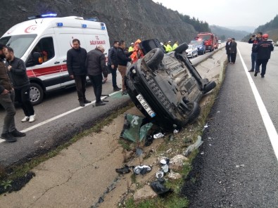 Otomobil Kaygan Yolda Takla Attı Açıklaması 1 Ölü, 3 Yaralı