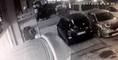 (Özel) İstanbul'da 'Pes' Dedirten Motosiklet Hırsızlığı Kamerada