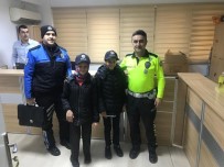 OKUL MÜDÜRÜ - Polislerden Öğrencilere Karne Sürprizi