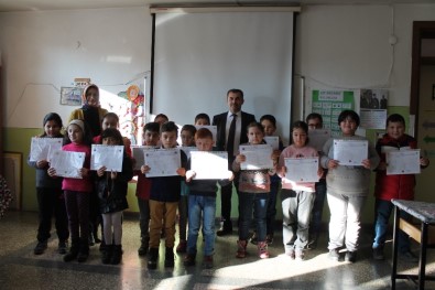 Tosya'da Karnesini Alan 6 Bin 350 Öğrenci Tatile Girdi