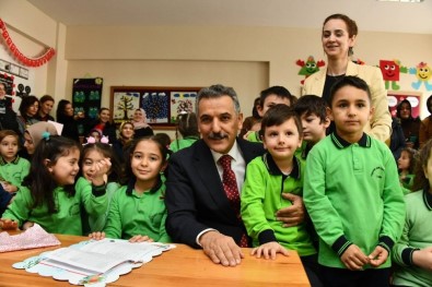 Vali Kaymak Açıklaması 'Çocuklarımızın İyi Bir İnsan Olarak Geleceğe Hazırlanmalarını Çok Önemsiyoruz'