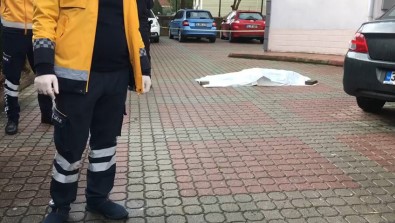 Kartal'da Binanın 9. Katından Atlayan Genç Hayatını Kaybetti