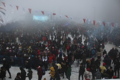 Kartepe'deki Kar Festivaline Vatandaşlar Akın Etti
