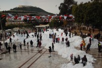 KAR YAĞıŞı - Köy Yollarını Kapatan Tonlarca Kar Şehirde Çocukların Eğlencesi Oldu
