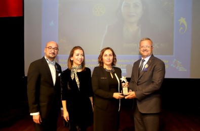 MTOSB'nin Kadın Sanayicisine 'Hizmet Ödülü' Verildi