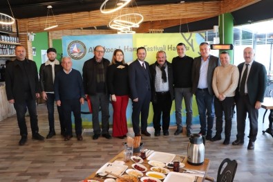 Başkan Yanmaz Hamsifest'e Katkıda Bulunan İş Adamlarına Plaket Verdi