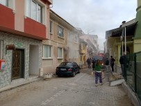 YAŞLI KADIN - Bursa'da Bodrum Katta Yangın