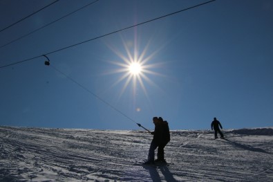 Elazığ'da Kayak Merkezinde Tatilciler Festivalle Coştu