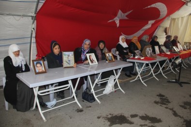 HDP Önündeki Ailelerin Evlat Nöbeti 139'Uncu Gününde