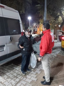 İzmir'de Hastane Acil Servisinde Kalan Evsizler Barınma Merkezlerine Yerleştirildi