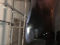 AYDOĞMUŞ - 18 Katlı Apartmanın Kapalı Otoparkında 2 Araç Yandı