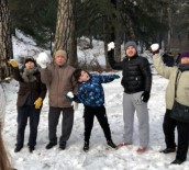 KARDAN ADAM - Burhaniyeliler Kartopu Oynamak İçin Kazdağı'na Gitti