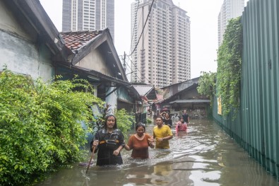 Endonezya'daki Sel Felaketinde Bilanço Artıyor