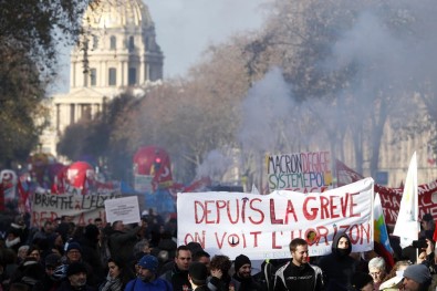 Fransa'yı Ocak Ayında Yoğun Grev Programı Bekliyor