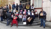 YASİN KAYA - HDP Önündeki Ailelerin Evlat Nöbeti 122'İnci Gününde