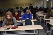 Öğrenciler, 'Altın Ödüllü Bursluluk Sınavı'Nda Ter Döktü