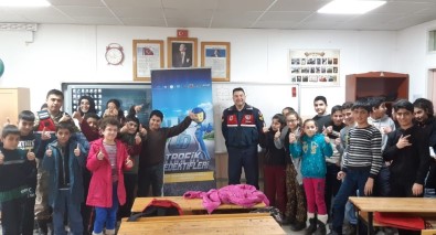 Öğrencilere Trafik Eğitimi Verildi