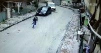 KAPKAÇ - (Özel) Kadını Yerde Sürükleyip Telefonunu Çalan Kapkaççının Kaçma Anı Kamerada
