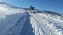 Siirt'te Kardan Kapanan Yollar Ulaşıma Açıldı, Mahsur Kalan Araçlar Kurtarıldı Haberi