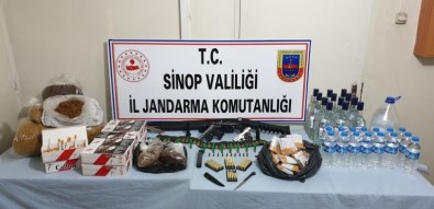 Sinop'ta Etil Alkol, Kaçak Tütün Ve Ruhsatsız Silahlar Ele Geçirildi