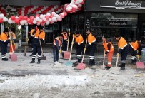 ZÜBEYDE HANıM - Van'da Geceli Gündüzlü Karla Mücadele Çalışması