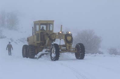 73 Köy Yolunun Kapandığı Elazığ'da Ekiplerin Kar Mesaisi Başladı