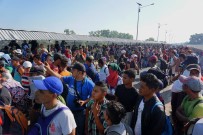 EKONOMİK YAPTIRIM - ABD'ye Gitmek İsteyen Orta Amerikalı Göçmenler, Meksika Sınırında Bekliyor