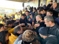 SPOR TOTO - Aliağa'da Taraftarlara Ücretsiz Forma