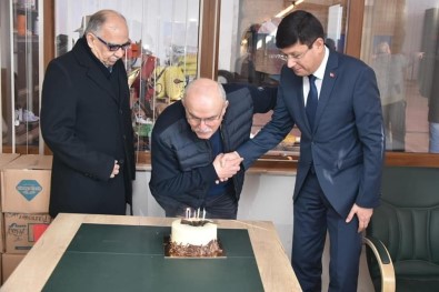 Başkan Özcan'dan Efsane Başkan'a Doğum Günü Sürprizi