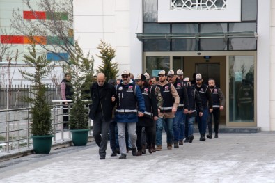 Bit Pazarında Haraç Kestiler, Vermeyene İşkence Yapıp Video Çektiler